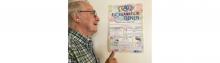 Paul met de affiche voor de activiteiten van 30 jaar TT